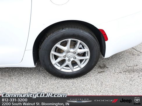 New 2026 Chrysler Voyager LX FWD image 4