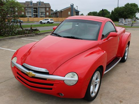 Used 2004 Chevrolet SSR w/ Preferred Equipment Group RWD image 39