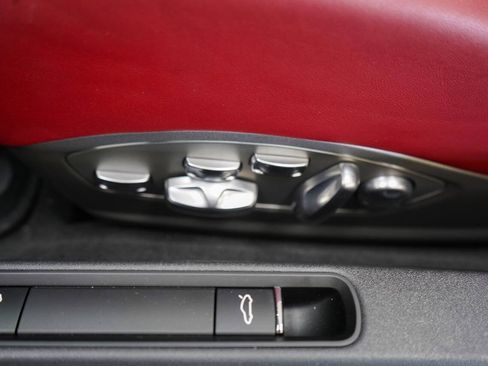 Used 2020 Porsche 718 Boxster Spyder RWD image 67