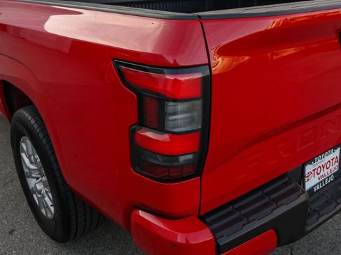 Used 2023 Nissan Frontier SV image 7