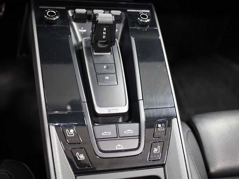 Certified 2022 Porsche 911 Carrera RWD image 30