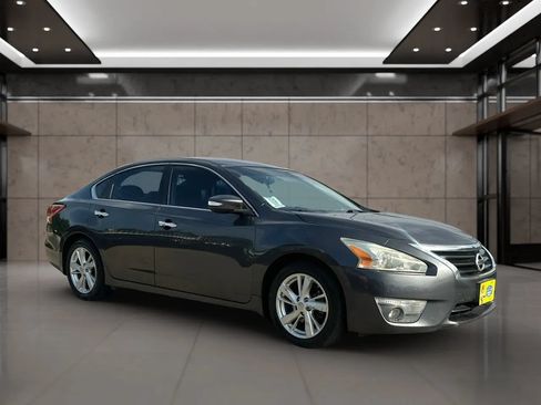 Used 2013 Nissan Altima 2.5 SL w/ Technology Pkg FWD image 3