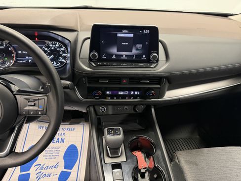 Used 2023 Nissan Rogue SV image 8