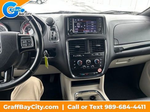Used 2019 Dodge Grand Caravan SXT image 17