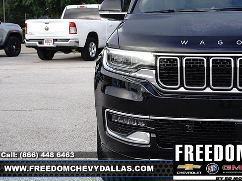 Used 2025 Jeep Wagoneer L Series II AWD/4WD image 41