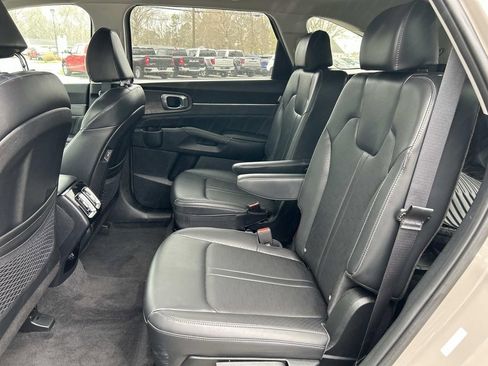 Used 2025 Kia Sorento SX AWD/4WD image 11