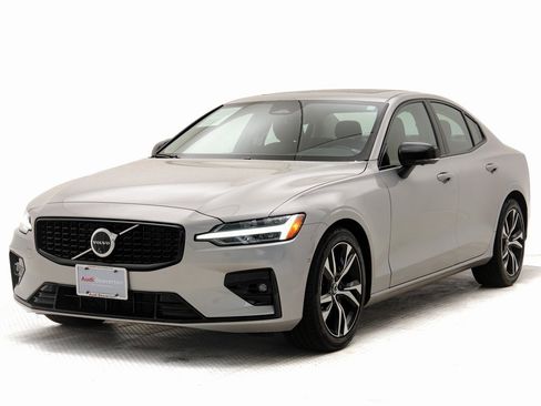 Used 2024 Volvo S60 B5 Plus image 26