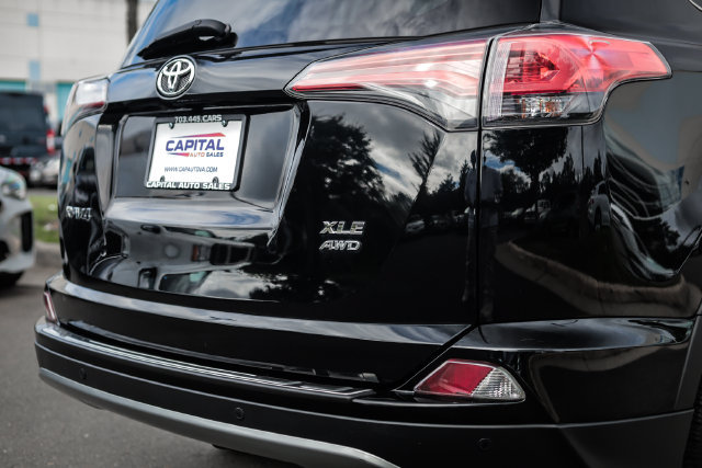 Used 2017 Toyota RAV4 XLE AWD/4WD image 22