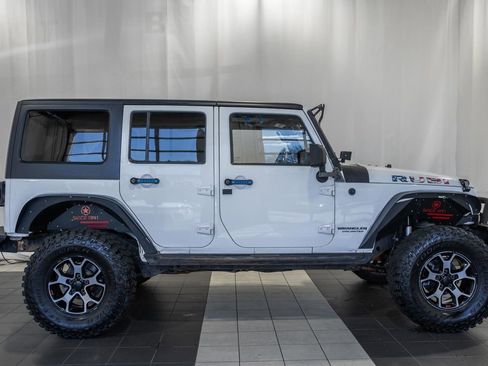 Used 2015 Jeep Wrangler Unlimited Rubicon w/ Connectivity Group image 3