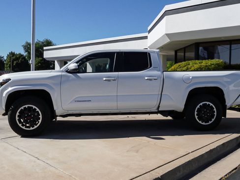 Used 2024 Toyota Tacoma SR5 AWD/4WD image 5