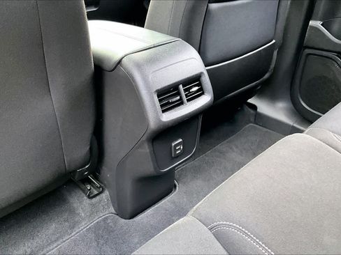 Used 2024 GMC Terrain SLE AWD/4WD image 33