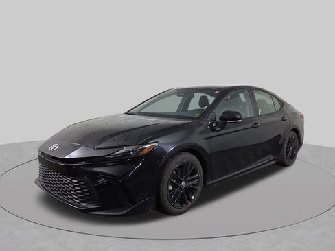 Used 2025 Toyota Camry SE FWD image 2