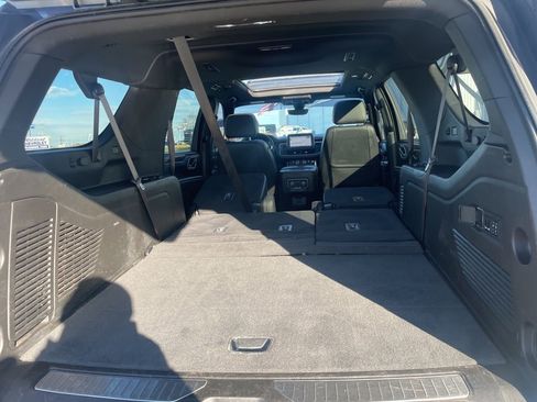 Used 2021 Chevrolet Suburban Premier w/ Premium Package image 40