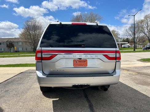 Used 2017 Lincoln Navigator Select image 5