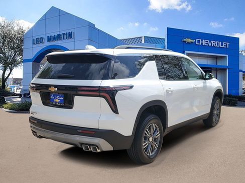 New 2026 Chevrolet Traverse LT w/ LPO, Floor Liner Package FWD image 3