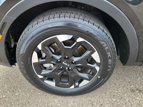 Used 2024 Kia Sorento S image 17