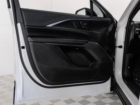 Used 2024 Cadillac Lyriq Luxury image 41