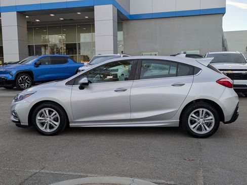 Used 2018 Chevrolet Cruze LT w/ RS Package image 8