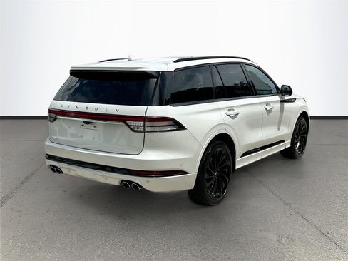 Used 2022 Lincoln Aviator Reserve w/ Equipment Group 201A image 7