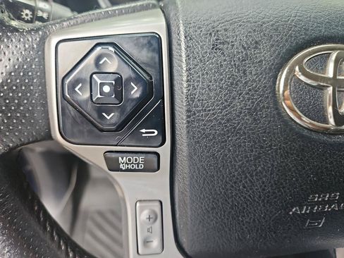 Used 2014 Toyota 4Runner SR5 AWD/4WD image 19