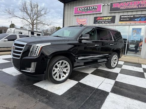 Used 2015 Cadillac Escalade Premium image 2