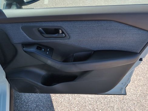Used 2023 Nissan Rogue S AWD/4WD image 20