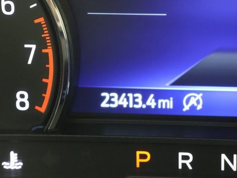 Used 2023 Ford Explorer XLT w/ Equipment Group 202A image 13