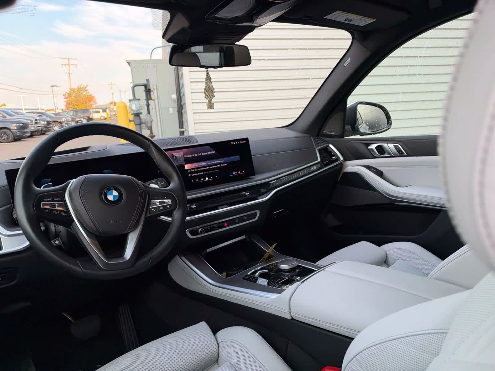 Used 2024 BMW X5 xDrive40i w/ Premium Package AWD/4WD image 11