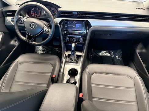 Used 2022 Volkswagen Passat 2.0T SE image 12