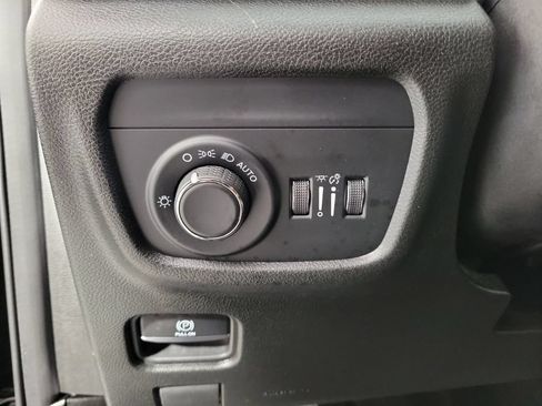 Used 2024 Jeep Grand Cherokee L Altitude RWD image 13