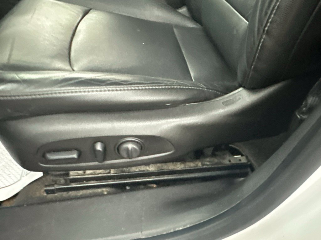 Used 2018 Chevrolet Malibu LT w/ Leather Package FWD image 37