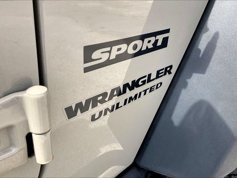 Used 2017 Jeep Wrangler Unlimited Sport w/ Quick Order Package 24S AWD/4WD image 25