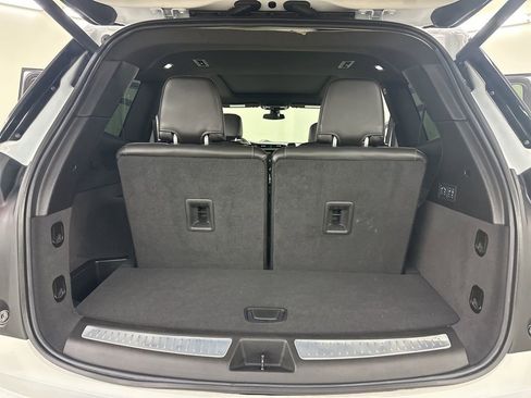 Used 2025 Cadillac XT6 Premium Luxury image 25