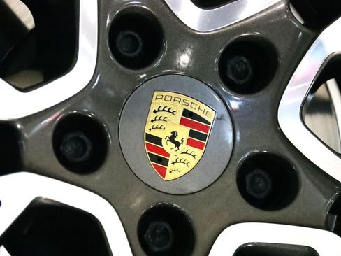 Used 2022 Porsche Cayenne Platinum Edition AWD/4WD image 85