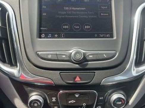 Used 2021 Chevrolet Equinox LS image 3