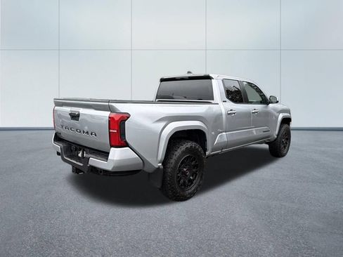 Used 2025 Toyota Tacoma SR5 AWD/4WD image 4