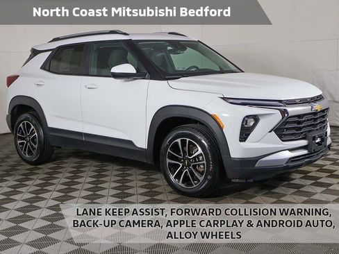 Used 2025 Chevrolet TrailBlazer LT AWD/4WD image 1
