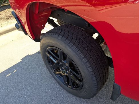 Used 2022 Chevrolet Silverado 1500 Custom Trail Boss w/ Safety Confidence Package AWD/4WD image 35
