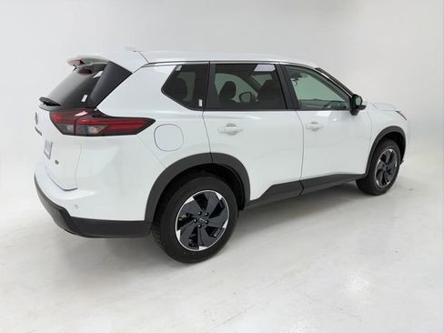 Used 2024 Nissan Rogue SV FWD image 41
