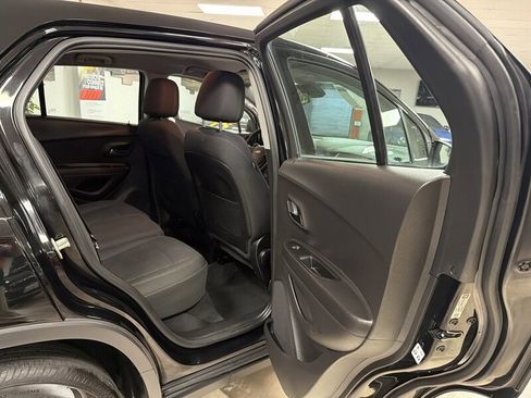 Used 2020 Chevrolet Trax LS FWD image 23