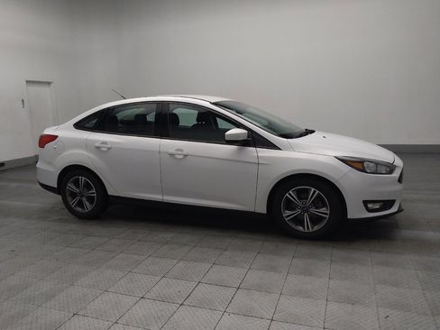 Used 2018 Ford Focus SE w/ SE Appearance Package image 11