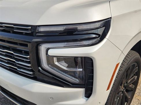 Used 2025 Chevrolet Suburban High Country image 7