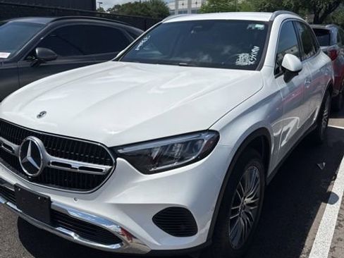 Used 2025 Mercedes-Benz GLC 300 4MATIC image 1