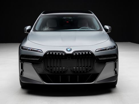 Used 2023 BMW i7 xDrive60 AWD/4WD image 8