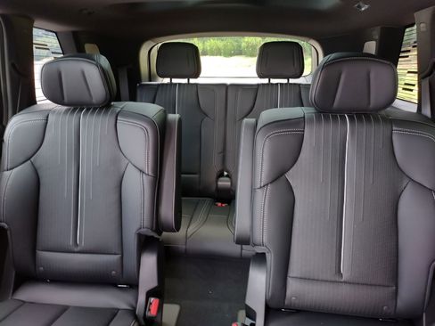 New 2026 Cadillac Vistiq Sport image 18