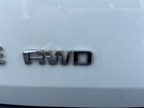 Used 2023 Chevrolet Traverse LT w/ Rear Camera Mirror Package AWD/4WD image 10