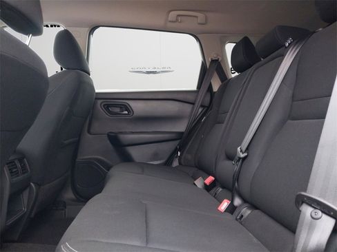 Used 2025 Nissan Rogue S image 11