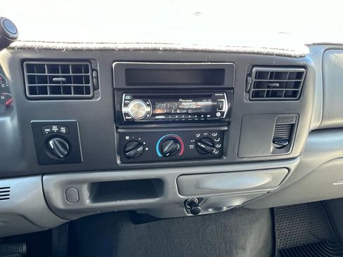 Used 2004 Ford F250 XLT image 28