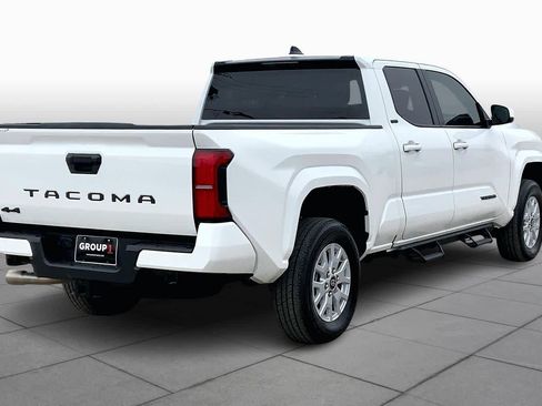 Used 2025 Toyota Tacoma SR5 image 12