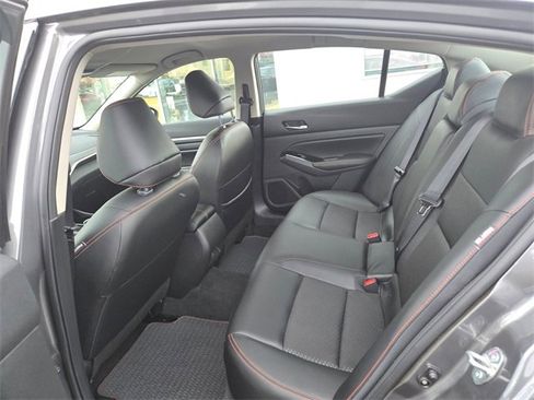 Used 2025 Nissan Altima 2.5 SR image 13